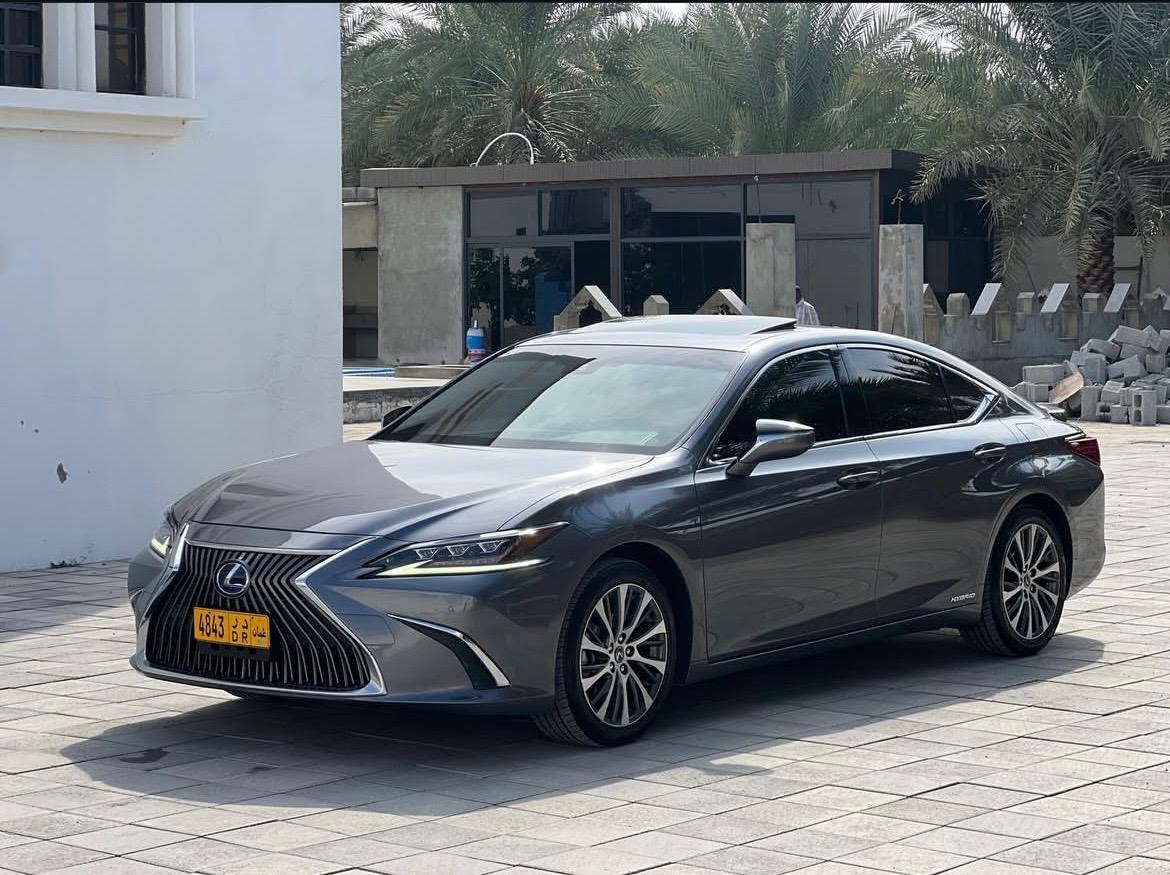 المعتمد لسيارات\ES300 هایبرد لكزس