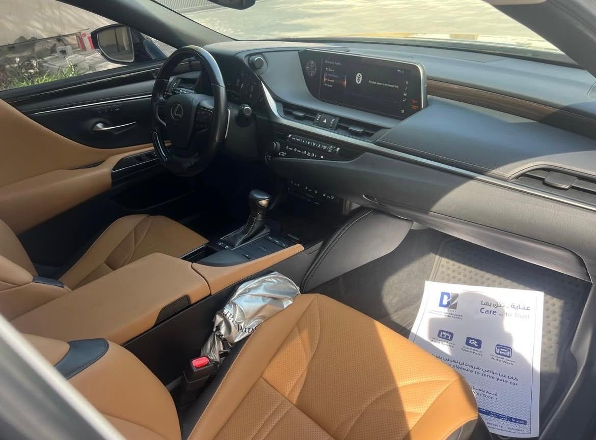 المعتمد لسيارات\ES300 هایبرد لكزس