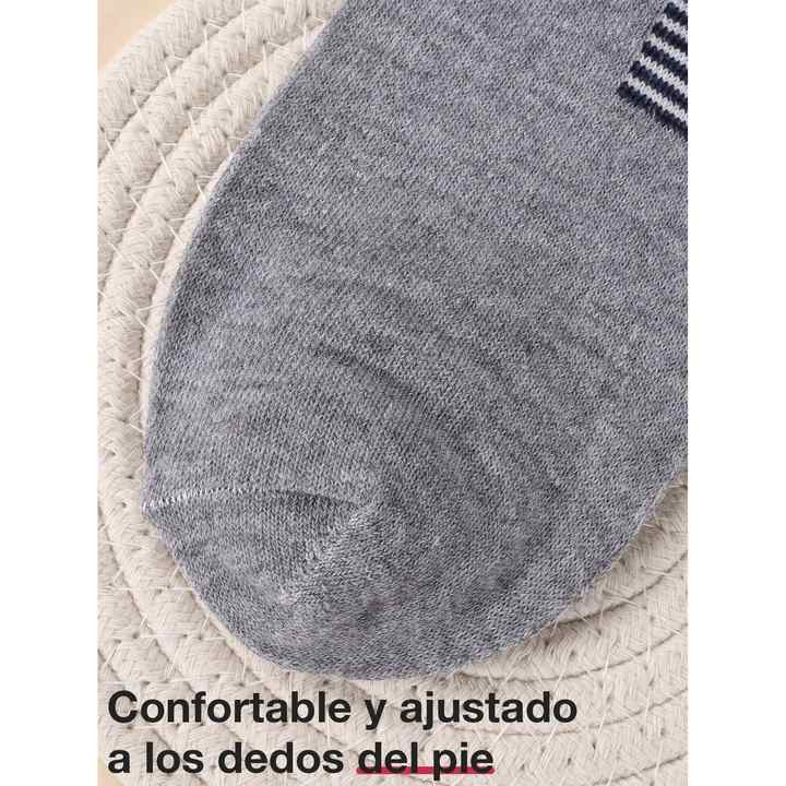 Marriage of cotton sports socks. 