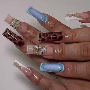 أظافر يد اكريلك ملون