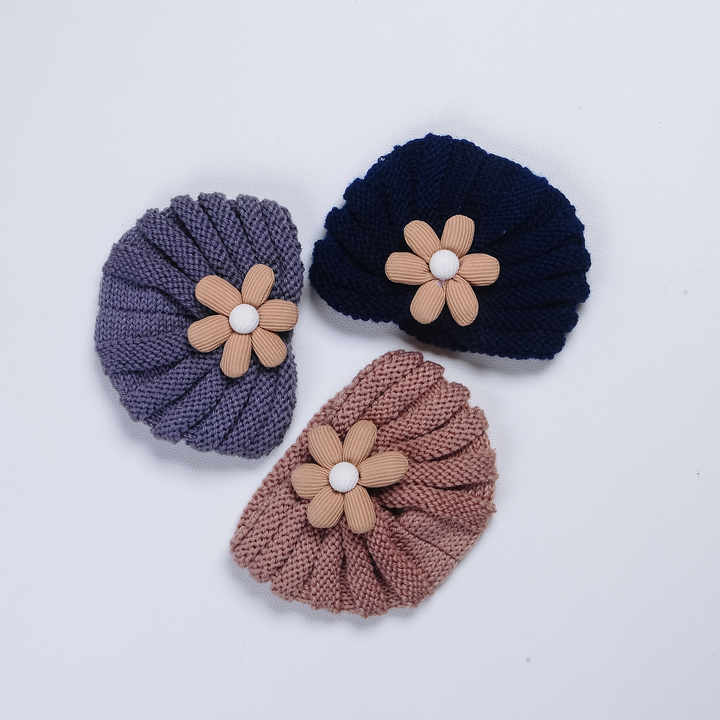 Knotted baby hats for little girls 