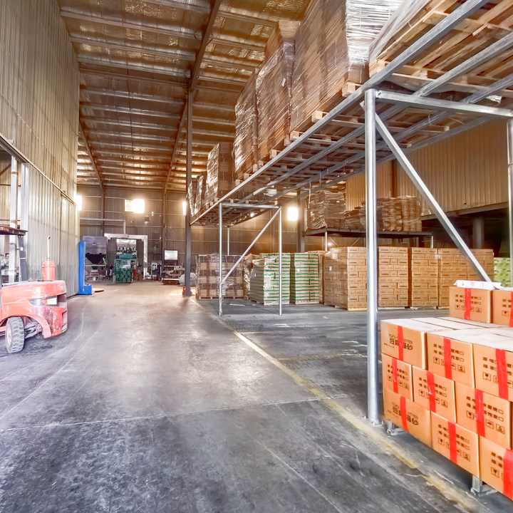 Bowls and feeders. Dog food. 