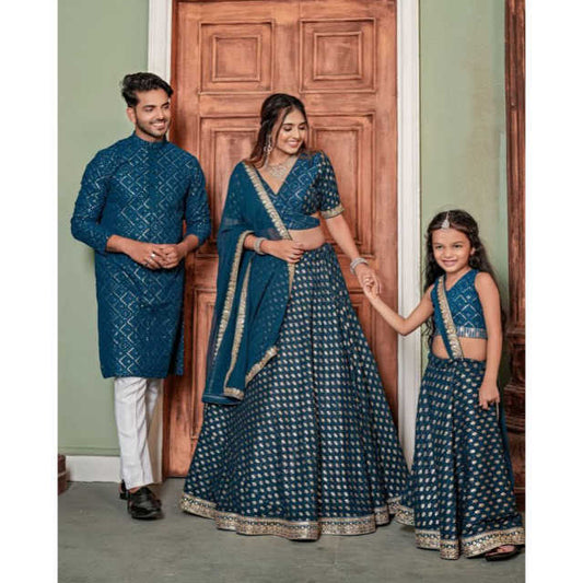 ملابس عائلية متطابقة للأم والأب والأطفال Matching family outfits for mom, dad and kids