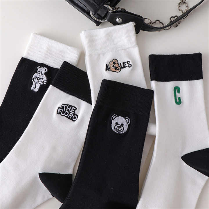 مريحة وجيدة التهوية مخصصة للمرأة الأبيض  . ر . Comfortable and breathable custom women's white and