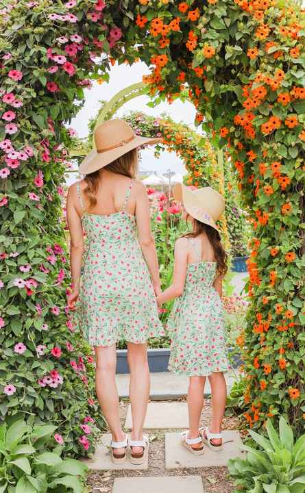 فستان الأم وأنا مطبوع عليه زهور مطابق Mommy and Me Floral Print Matching Dress