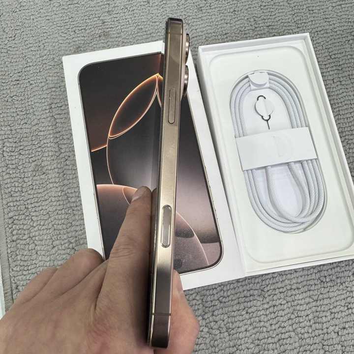 لهاتف آيفون 16  16 Pro Max