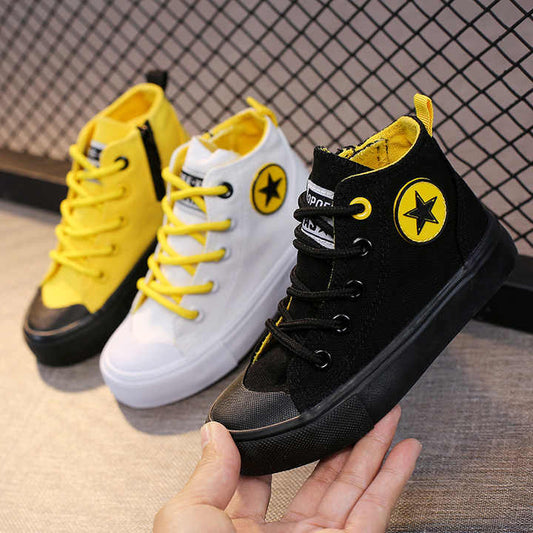 New fashion kids sneakers . موضة جديدة أحذية رياضية للأطفال