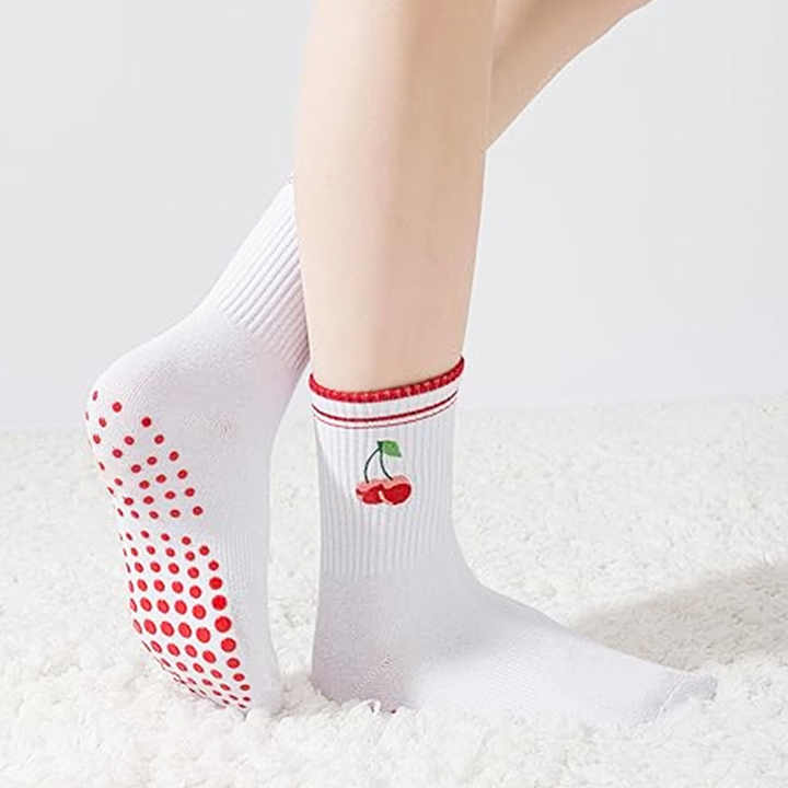 owel Bottoms, Women's Anti-slip Pilates Socks جوارب يوغا عالية الجودة مطرزة بشعار الكرز، قيعان منشفة