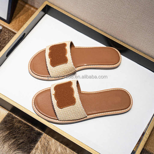 صنادل نسائية مسطحة