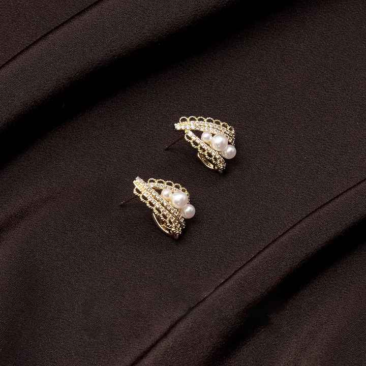 Necklace and earrings for women 