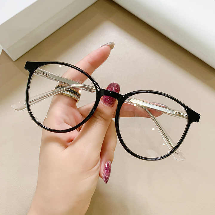 نظارات طبيه نسائيه