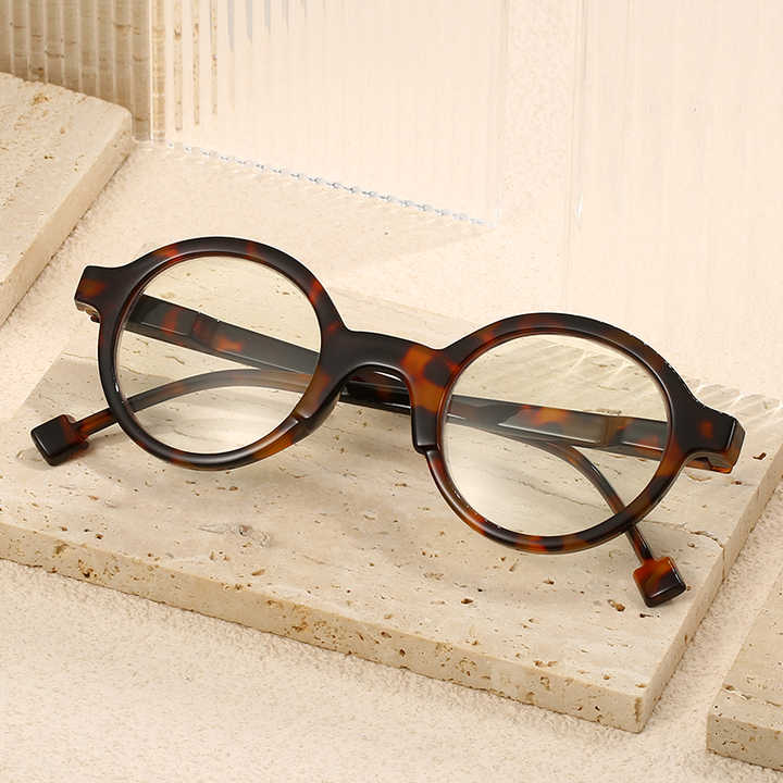 نظارات طبيه نسائيه