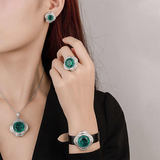 قلادات نسائيه