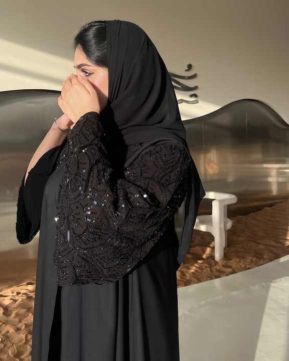 عباية سودا فاخرة