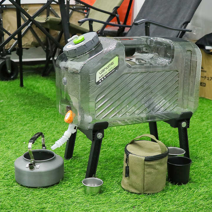 External water tank with stand and detachable faucet 