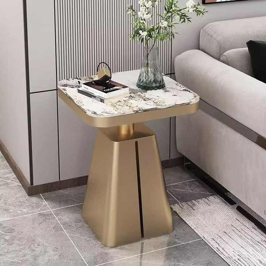 طاولة جانبية صغيرة للشاي