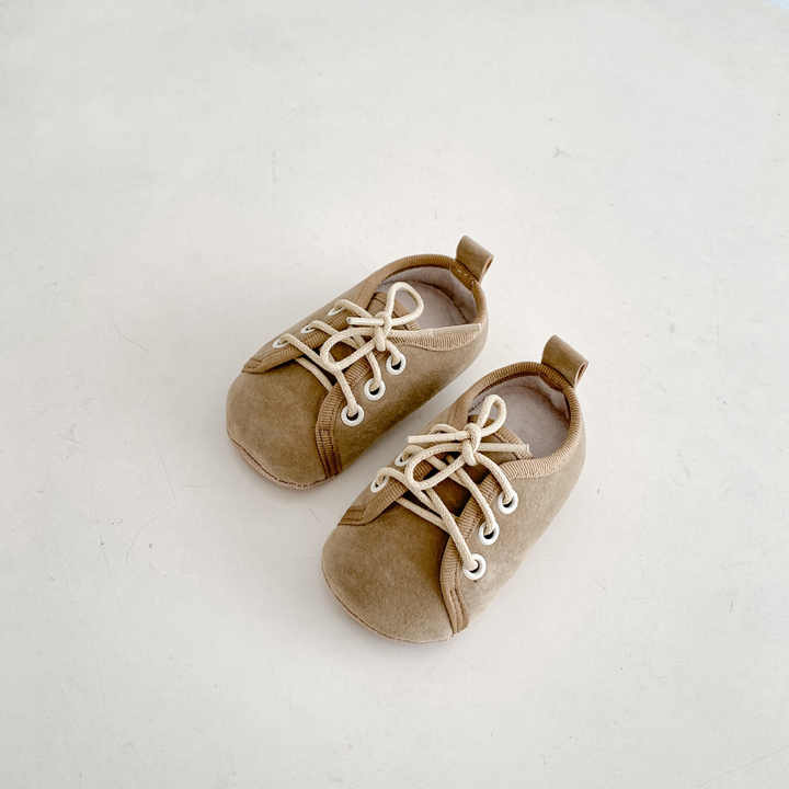 Children's shoes 