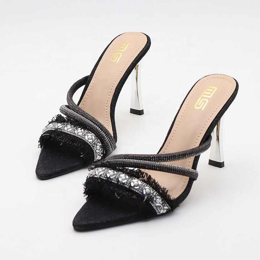 حذاء نسائي بكعب