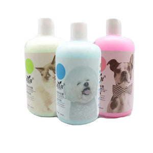 Pet shampoo, clean, natural formula. Cleaning tools. 