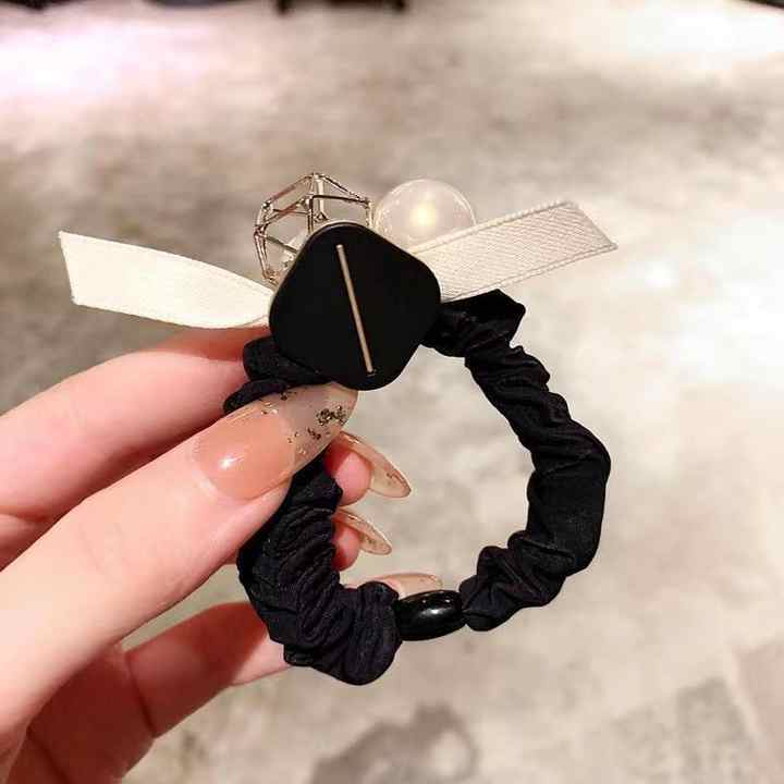 مستلزمات  مشابك شعر بسيطه