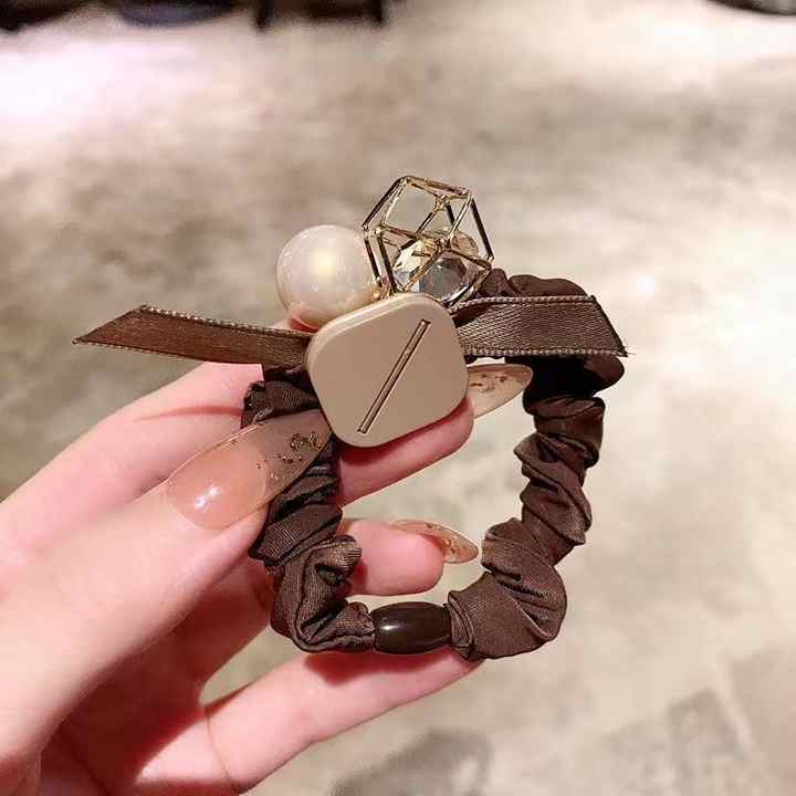 مستلزمات  مشابك شعر بسيطه