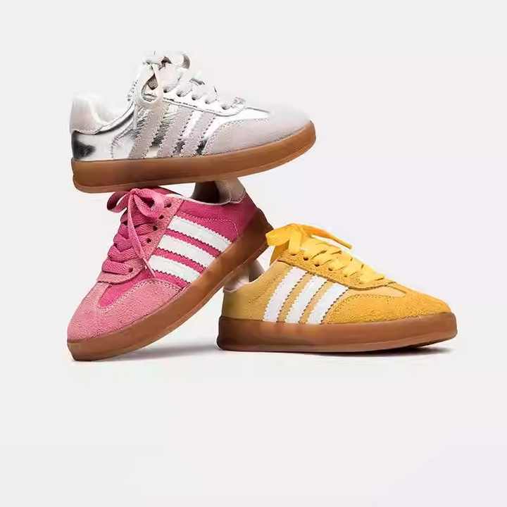 أحذية تدريب رياضية للربيع والخريف للفتيات . Spring and autumn sports training shoes for