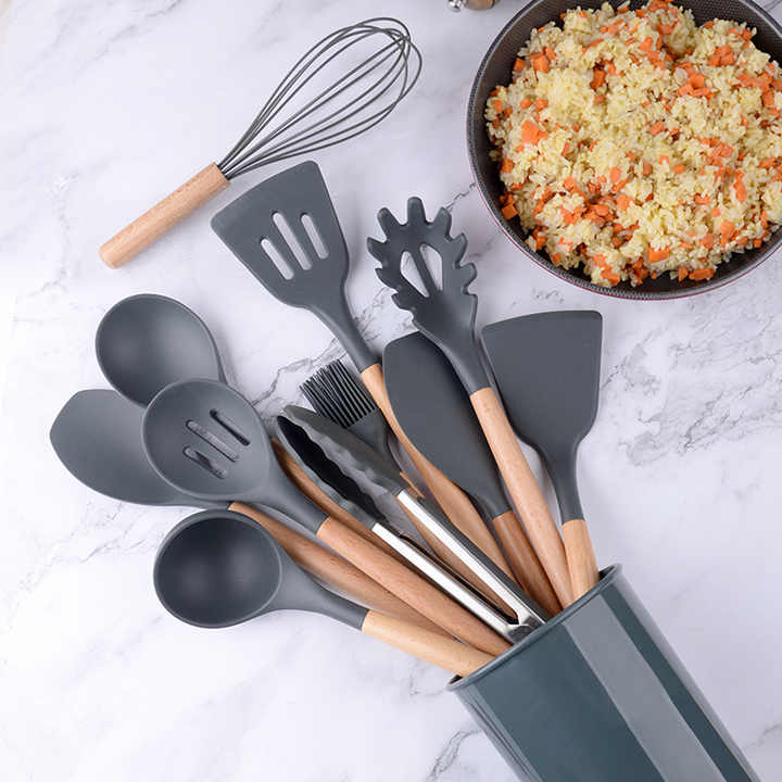 Utensils Set with Wooden Handle-خشبي من السيليكون