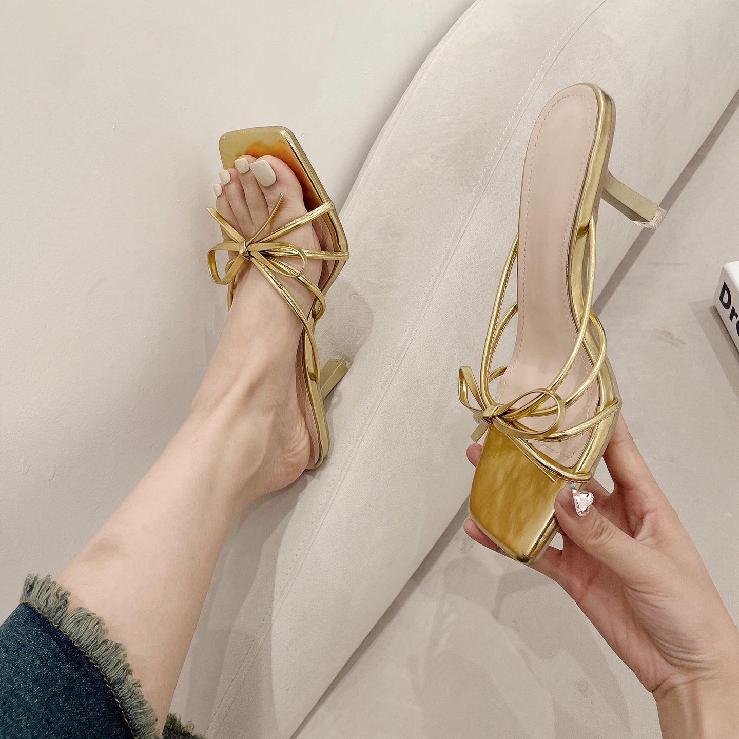 كعب نسائي مربع للنساء