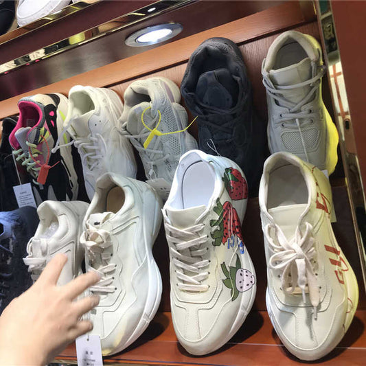 Children's shoes 