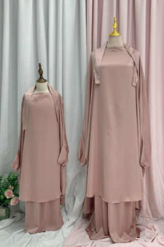 خمار عبايه - الأم والبنت