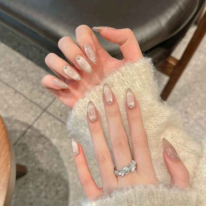 artificial nails 