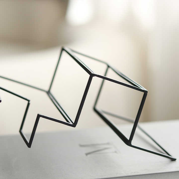 Wholesale Unique Products Hotel Decor Handmade 3D Wire Irregular Metal Art Home Decor Accessories 