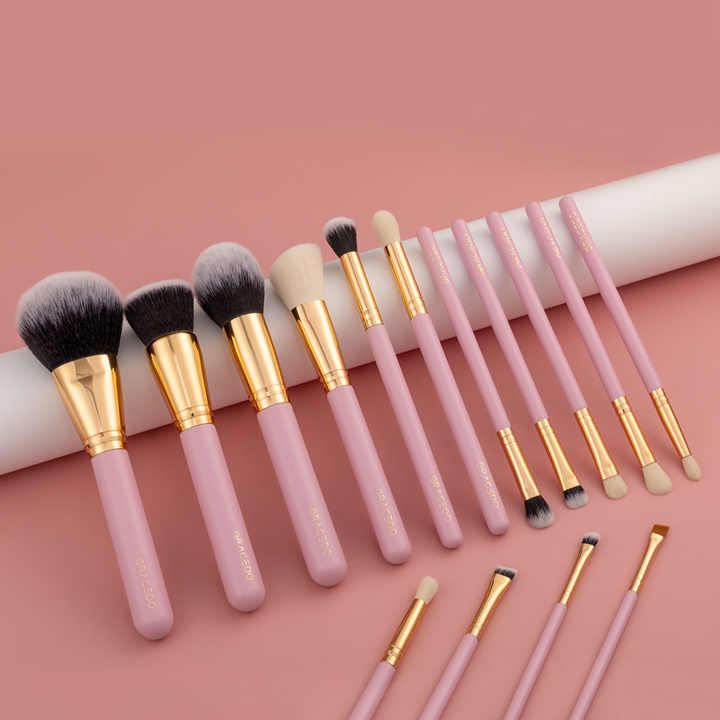 makeup brushes 