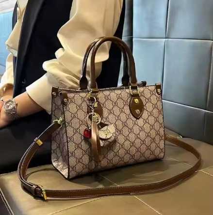 Luxury faux leather handbag 