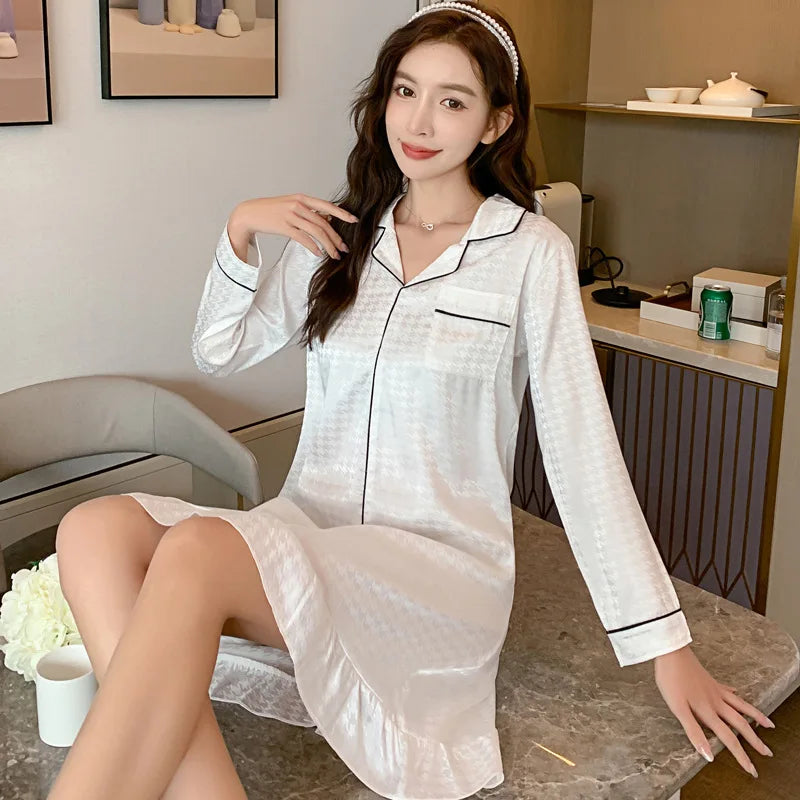 ملابس نوم نسائية