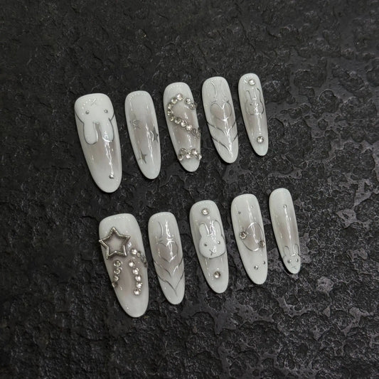أظافر بيضاوية طويلة - Nails