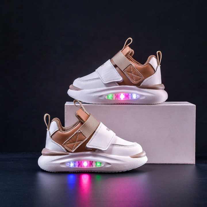New Design Breathable Fashion Sneakers for Kids Wholesale LED Light Shoes 