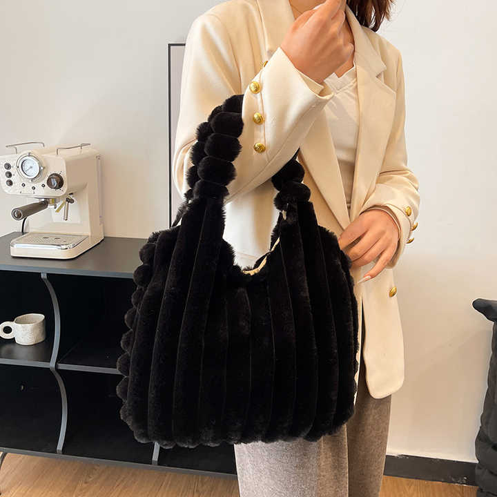 Simple and soft autumn handbag