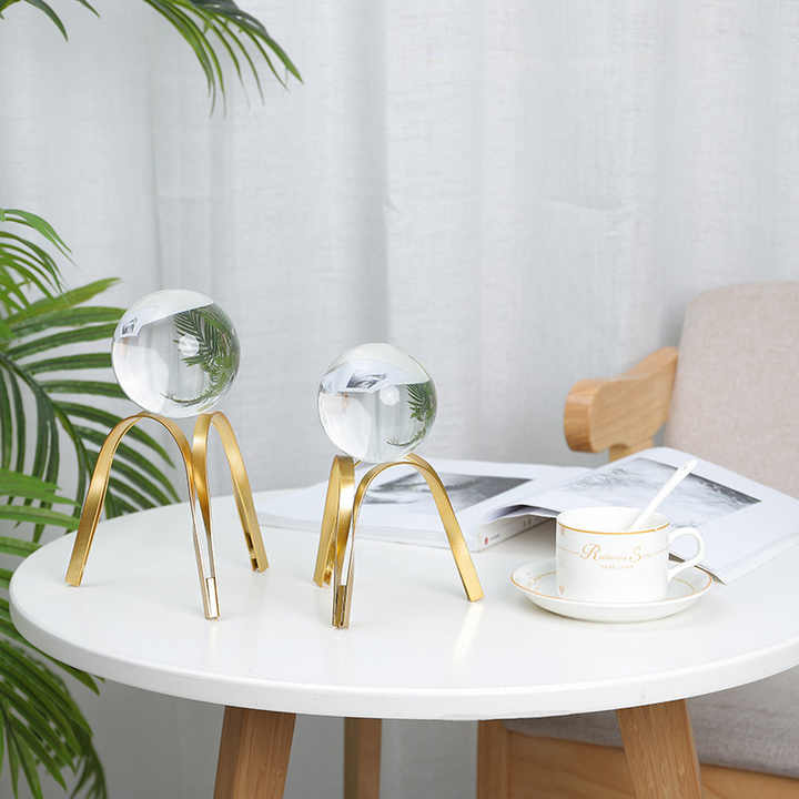 crystal balls . كرات كريستال