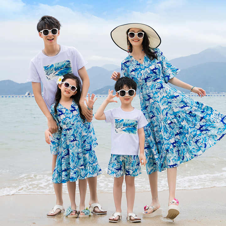 ملابس متناسقة للعطلة العائلية  Matching Outfits for Family Holiday