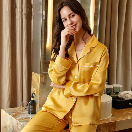 طقم بيجامات حرير طبيعي بأكمام طويلة