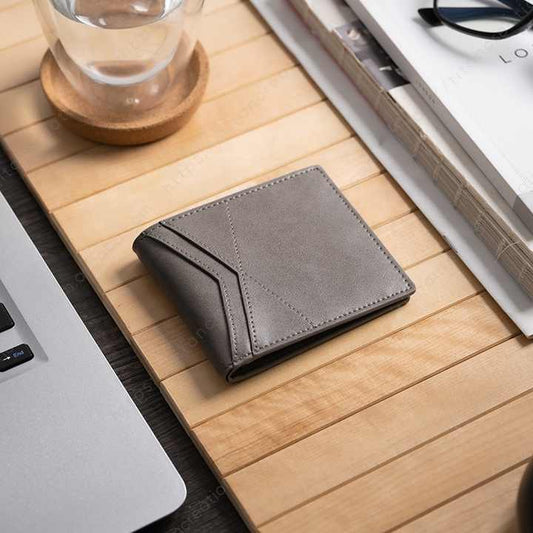محفظة بطاقات ثنائية الطي بشعار منقوش عتيق . Men's Vintage Embossed Logo Bifold Card