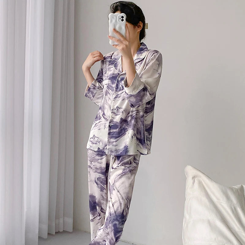 بيجامة نسائية