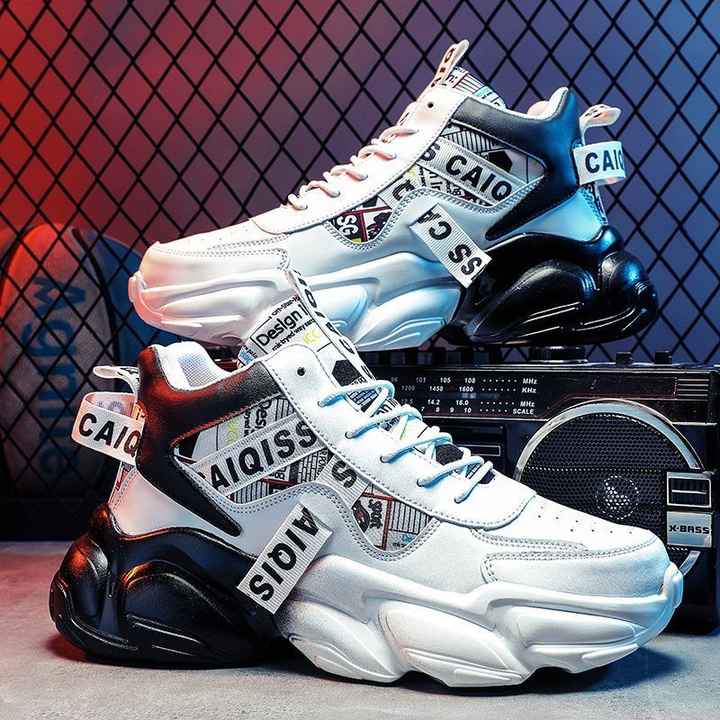أحذية رياضية