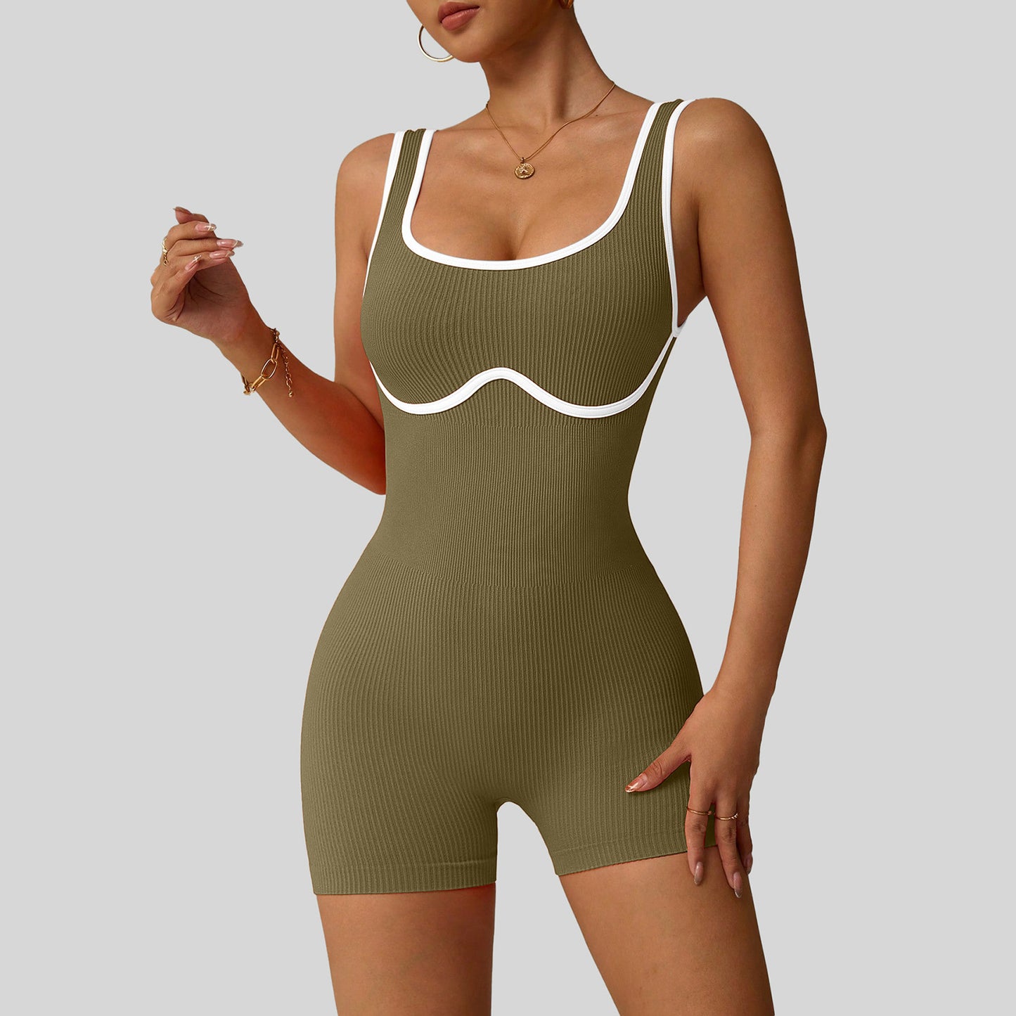 بدلات نسائيه رياضيه