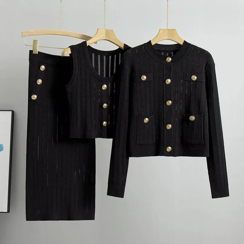 ملابس نساء بدلات