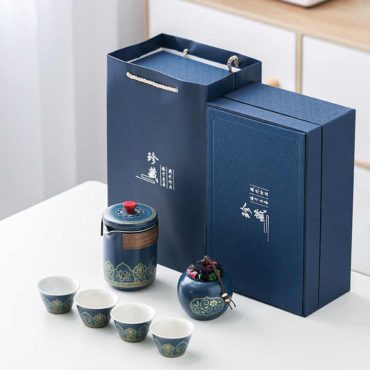 هدايا الأعمال الكل في واحد المحمولة الصغيرة . All-in-one business gifts portable small portable and