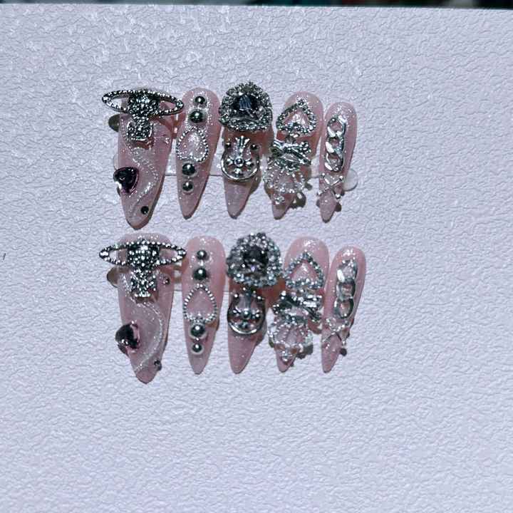 artificial nails 