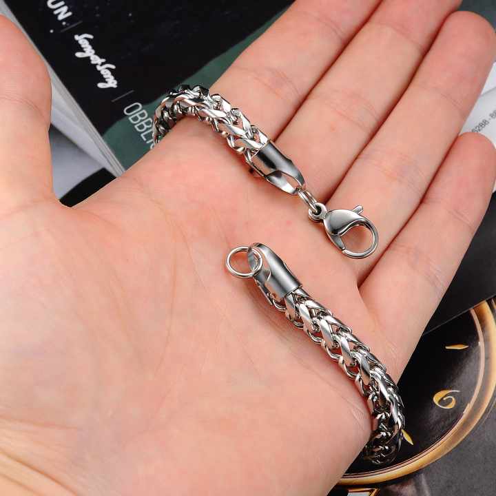 L من سوار أنيق