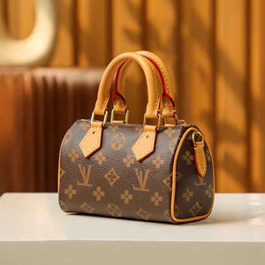 Modern luxury women's handbags 